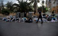 فضلات منزلية ونفايات ملقاة في الشارع تونس 