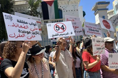 تحرك احتجاجي أمام نقابة الصحفيين تضامنًا مع الصحفيين المسجونين في تونس